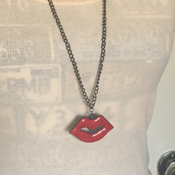 Sexy red lip chain necklace - Picture 4 of 4